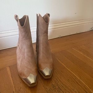 Lulus Heeled Western Cowboy Booties